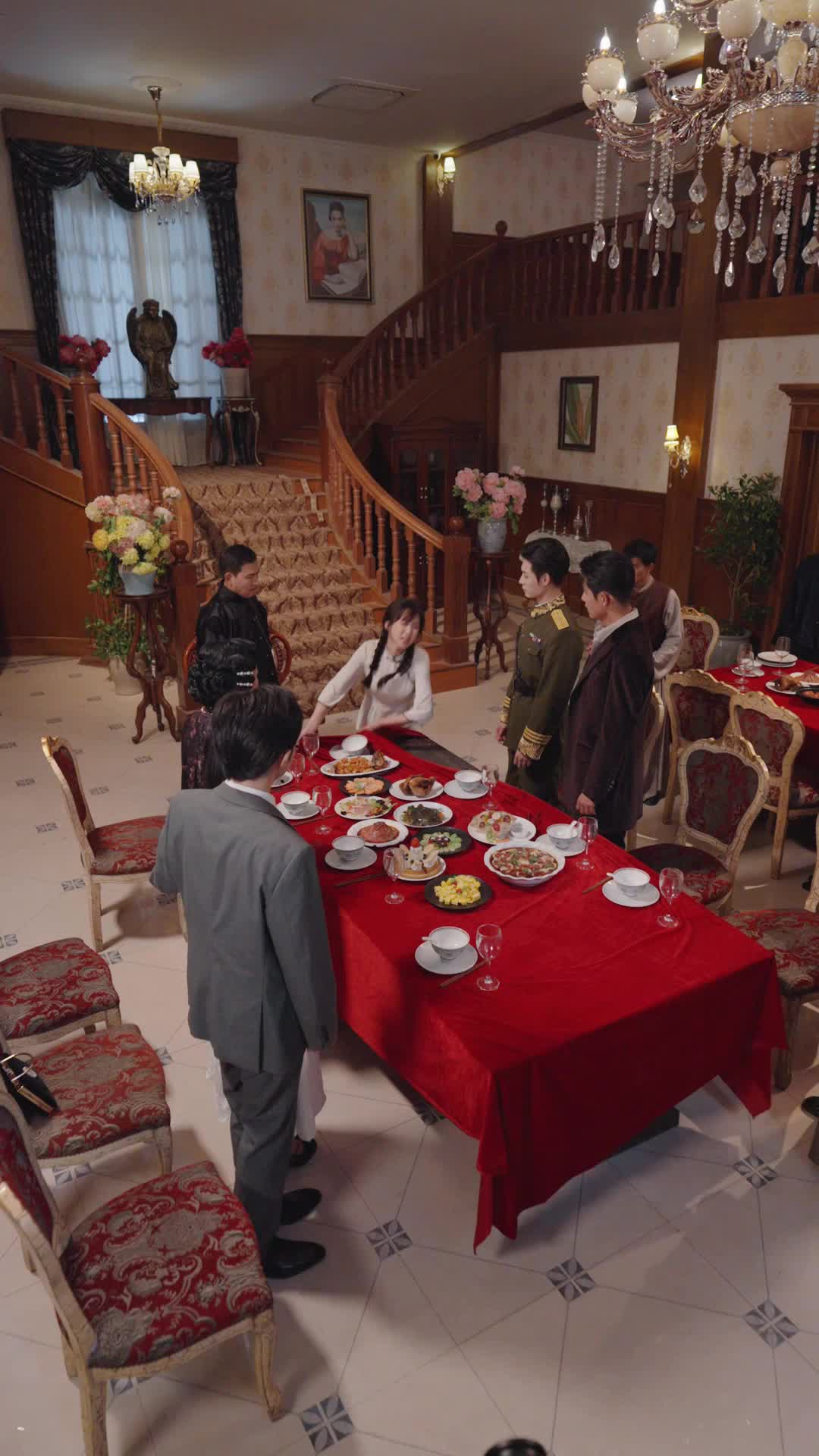 Episode 8 - The Heiress Who Cut Off Her Family